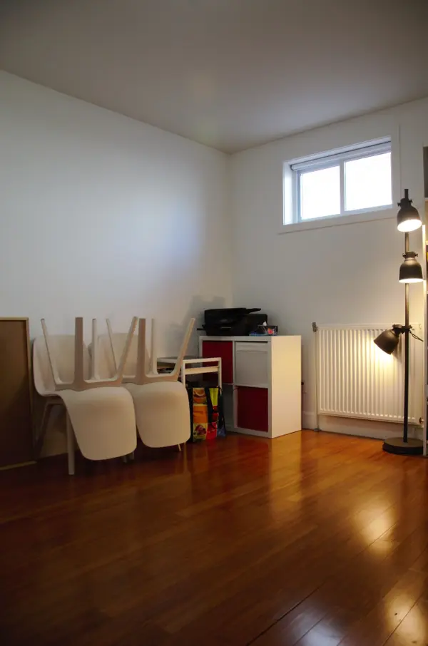 33 Marier AVE, Vanier And Kingsview Park, ON K1L 5S6