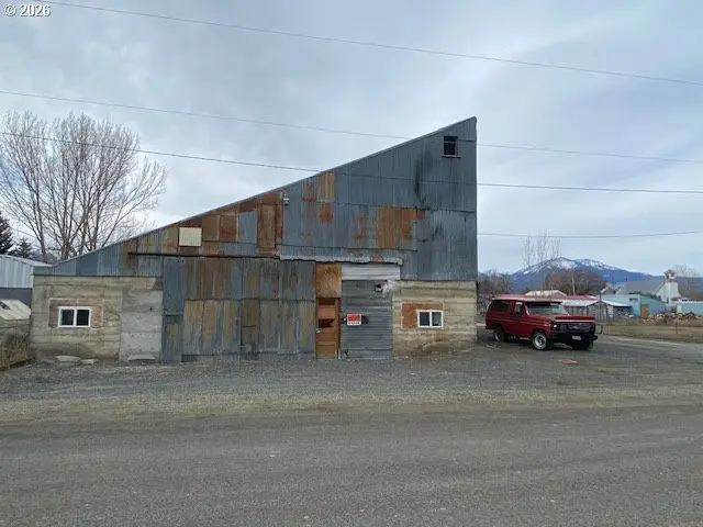 621 JOHN ST, Haines, OR 97833