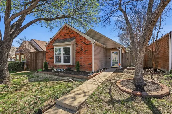 230 Teakwood Lane, Lewisville, TX 75067