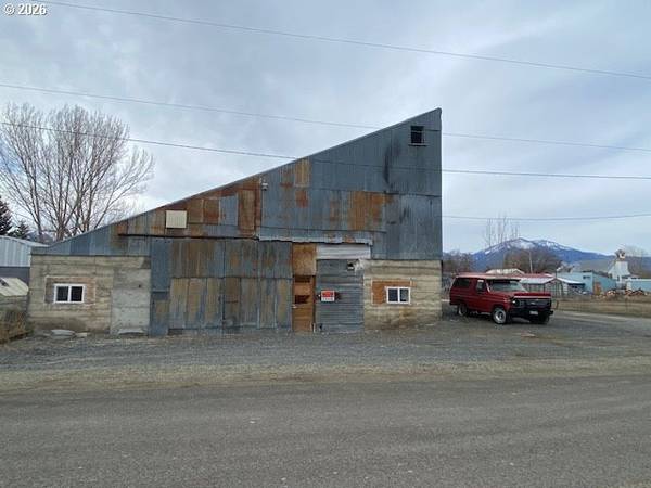 621 JOHN ST, Haines, OR 97833