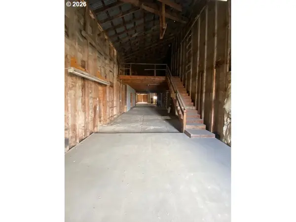 621 JOHN ST, Haines, OR 97833