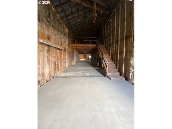 621 JOHN ST, Haines, OR 97833