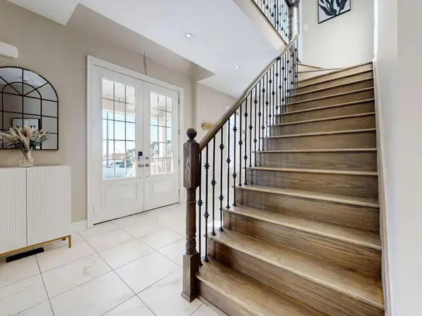 160 Mondial CRES, East Gwillimbury, ON L9N 0S1