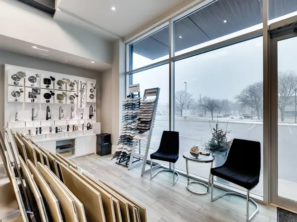 3170 Harvester RD #103, Burlington, ON L7N 3W8