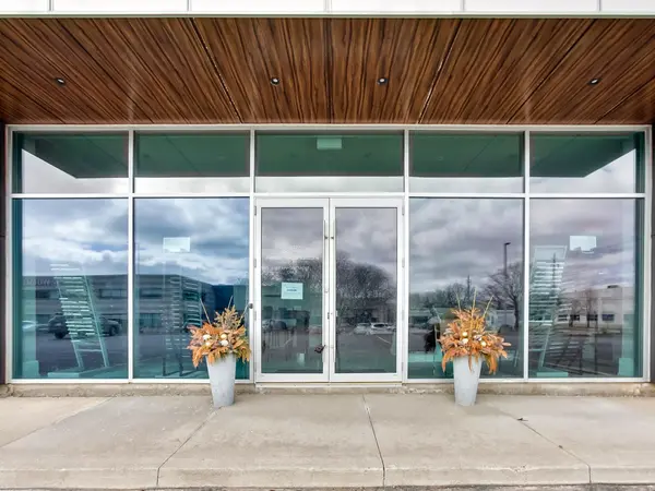 3170 Harvester RD #103, Burlington, ON L7N 3W8