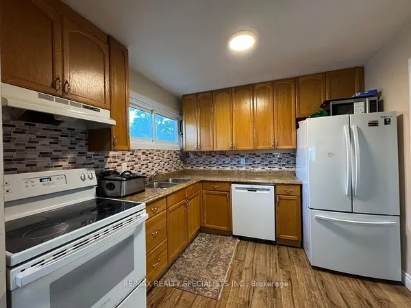 19 Helena CT, Brampton, ON L6S 2N4