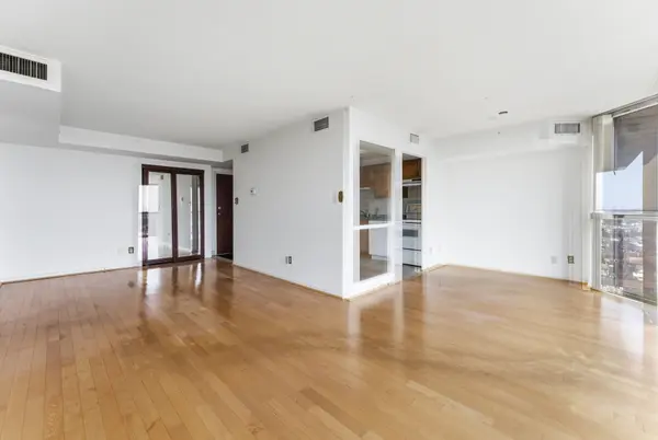 880 Dundas ST W #1604, Mississauga, ON L5C 4H3