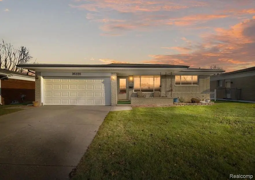 35220 Eden Park DR, Sterling Heights, MI 48312