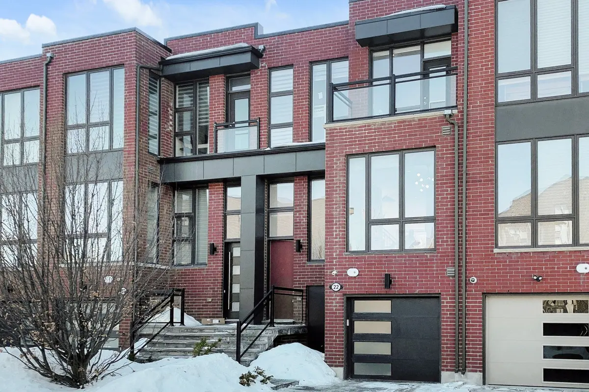 22 Crestridge DR, Vaughan, ON L4J 0K1