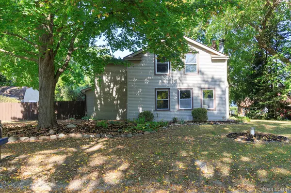 716 COMMERCIAL ST, Commerce Charter Township, MI 48382