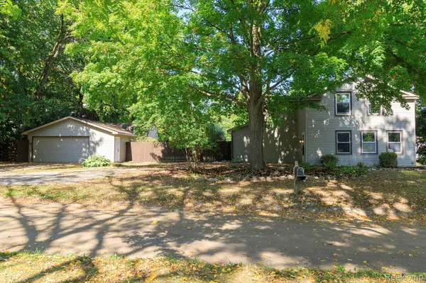 716 COMMERCIAL ST, Commerce Charter Township, MI 48382