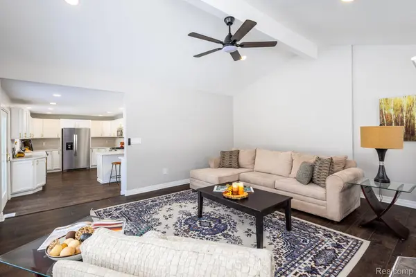 716 COMMERCIAL ST, Commerce Charter Township, MI 48382