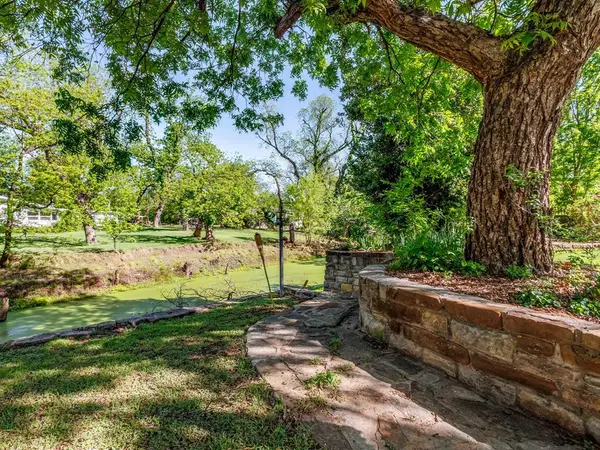 809 Brook Hollow Street, Brownwood, TX 76801