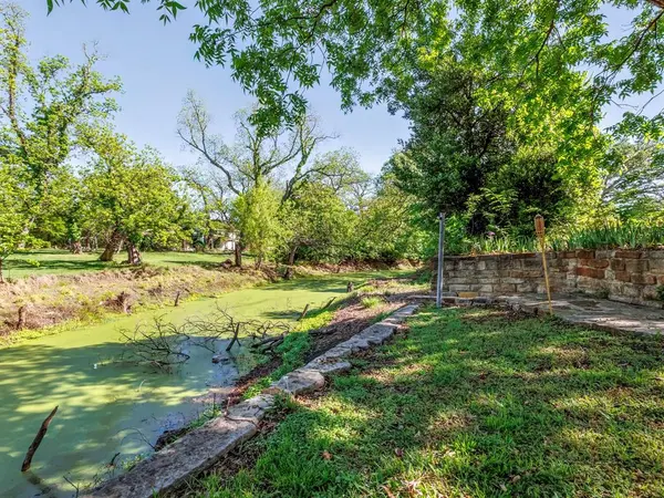 809 Brook Hollow Street, Brownwood, TX 76801