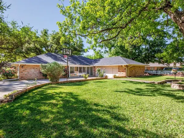 809 Brook Hollow Street, Brownwood, TX 76801