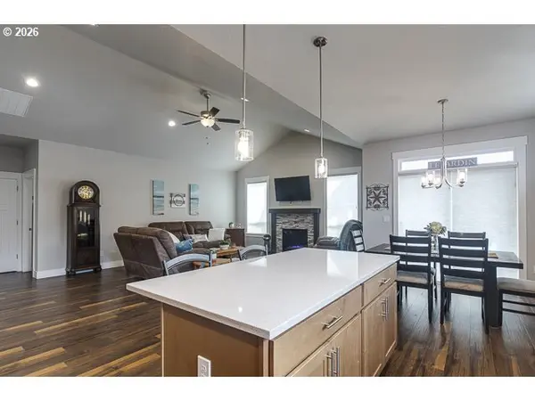 1668 NE CLAYTON DR, Estacada, OR 97023