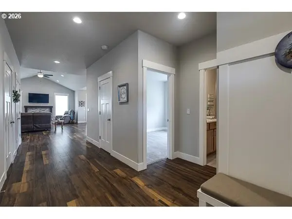 1668 NE CLAYTON DR, Estacada, OR 97023