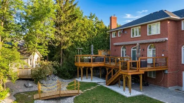 813 Primrose CT, Pickering, ON L1X 2S8