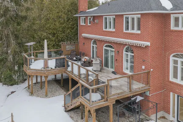 813 Primrose CT, Pickering, ON L1X 2S8