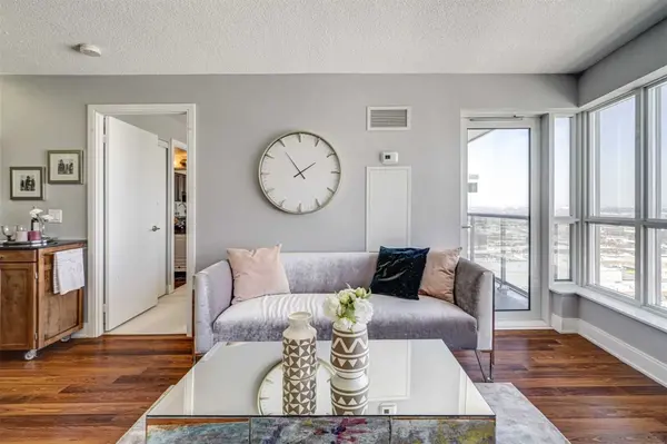 135 Village Green SQ #2415, Toronto E07, ON M1S 0G4