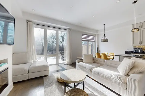 22 Crestridge DR, Vaughan, ON L4J 0K1