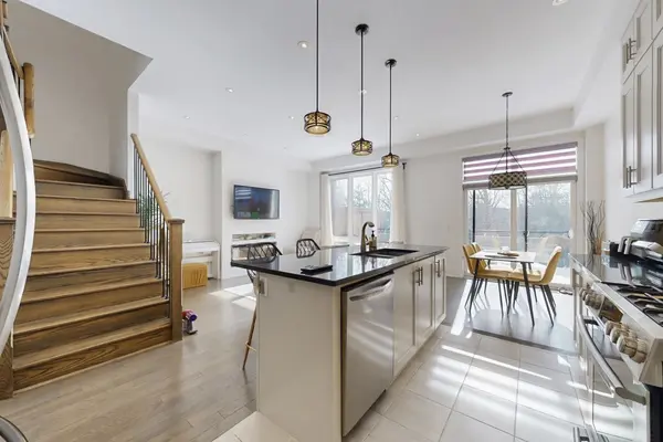 22 Crestridge DR, Vaughan, ON L4J 0K1