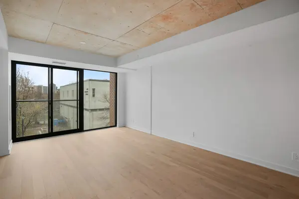 2720 Dundas ST W #302, Toronto W02, ON M6P 1Y2