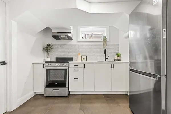 2061 Featherston DR #2, Alta Vista And Area, ON K1H 6R1