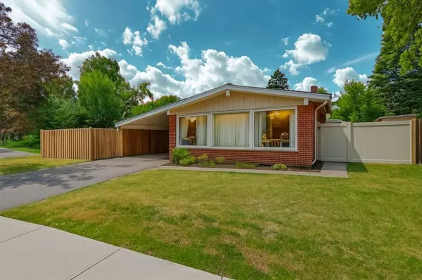 2061 Featherston DR #2, Alta Vista And Area, ON K1H 6R1