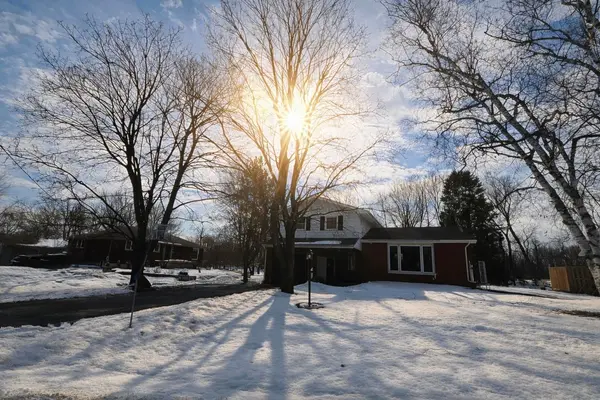 102 GREENFIELD PARK, Belleville, ON K0K 1V0