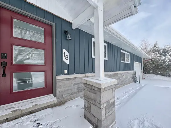 18 Forest Park AVE, Cityview - Parkwoods Hills - Rideau Shore, ON K2E 5A1