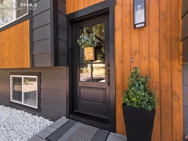 54 S Washington ST, Monument, CO 80132