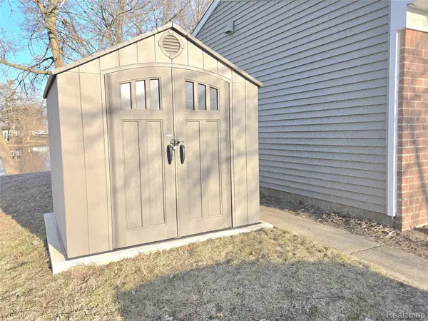 2200 Marston DR N, Waterford Charter Township, MI 48327