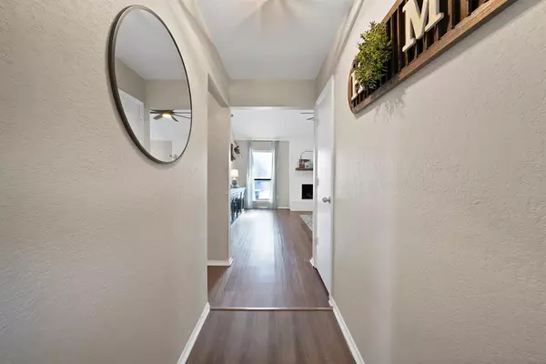 6520 Kary Lynn Drive S, Watauga, TX 76148