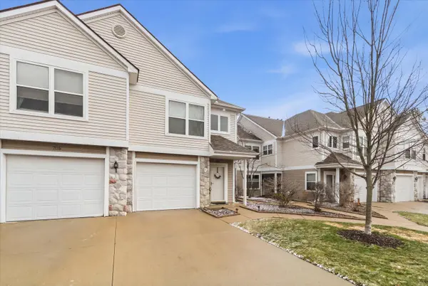 709 Fieldstone CIR W, Chelsea, MI 48118