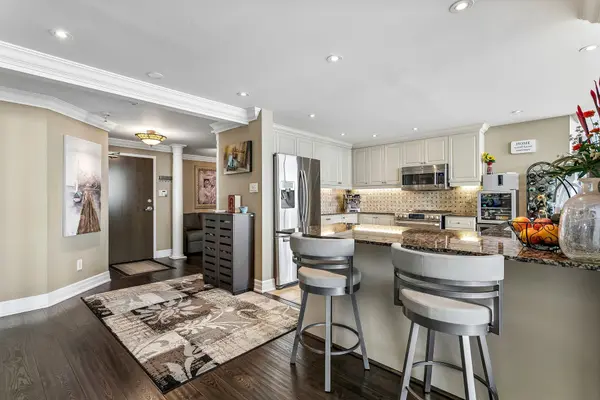 9 George ST #PH01, Brampton, ON L6Y 0T6