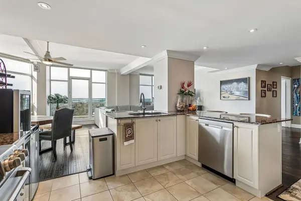 9 George ST #PH01, Brampton, ON L6Y 0T6