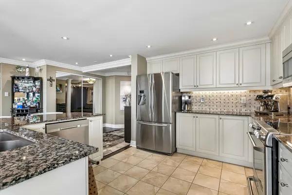 9 George ST #PH01, Brampton, ON L6Y 0T6