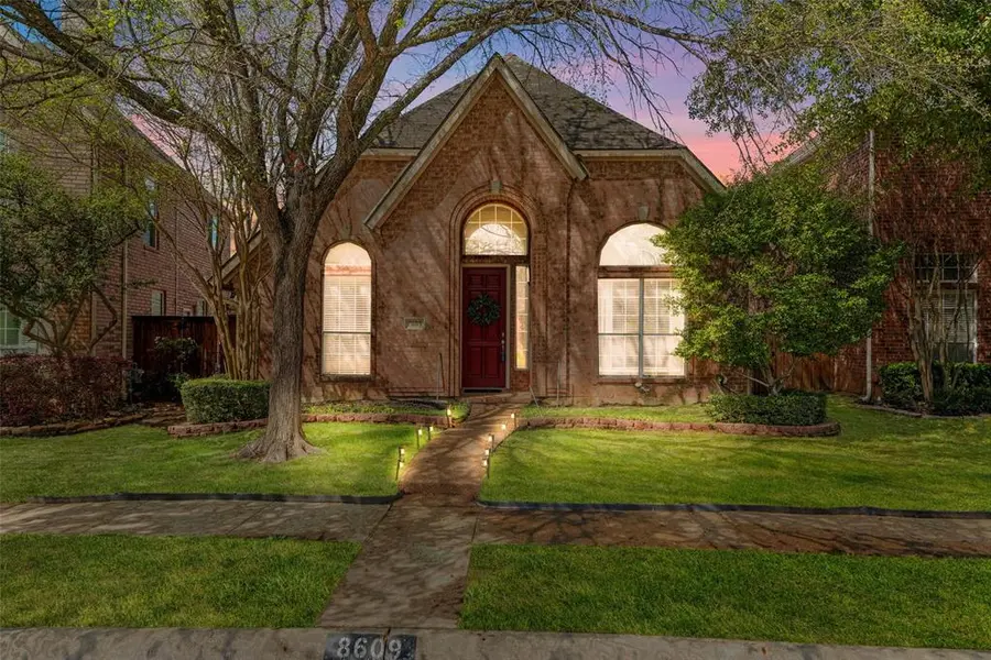 8609 Old Oak Drive, Irving, TX 75063