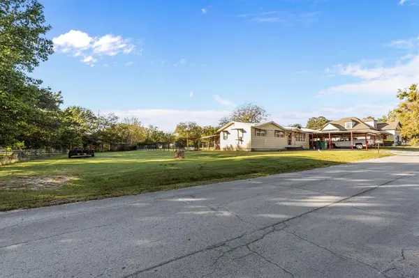 205 College Street, Chico, TX 76431