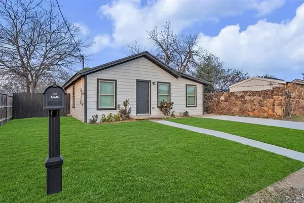 1014 W Archer Street, Jacksboro, TX 76458