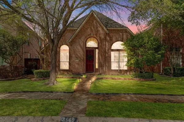 8609 Old Oak Drive, Irving, TX 75063