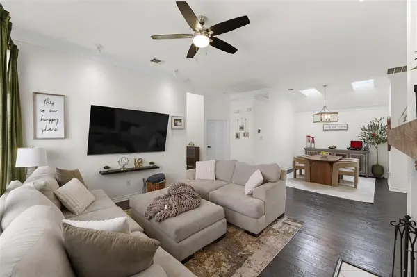 8609 Old Oak Drive, Irving, TX 75063