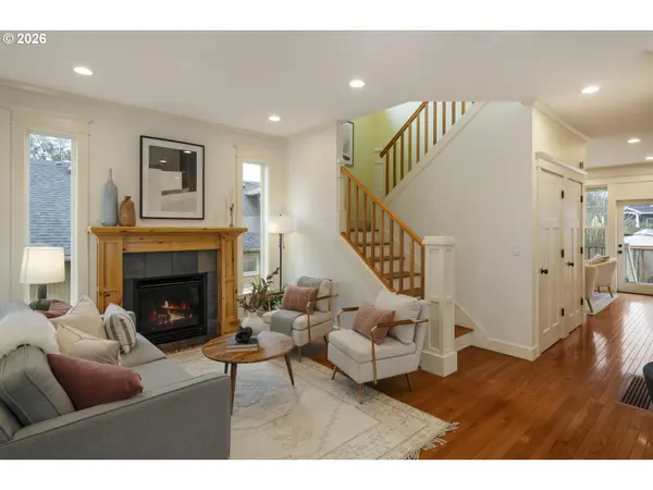 3738 SE CRYSTAL SPRINGS BLVD, Portland, OR 97202