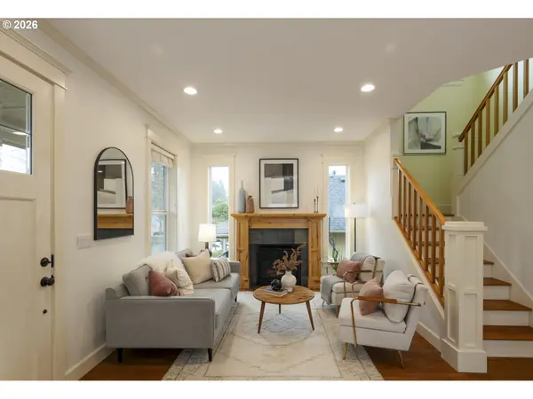 3738 SE CRYSTAL SPRINGS BLVD, Portland, OR 97202