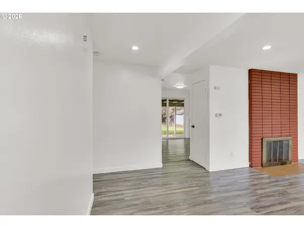 597 SE 13TH AVE, Hillsboro, OR 97123