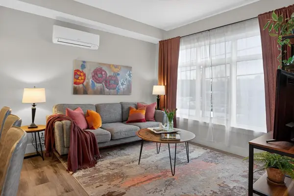 1702 17 AVE SW #202, Calgary, AB T2T 0E7