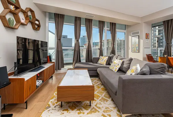 15 Bruyeres Mews #1008, Toronto C01, ON M5V 0A7