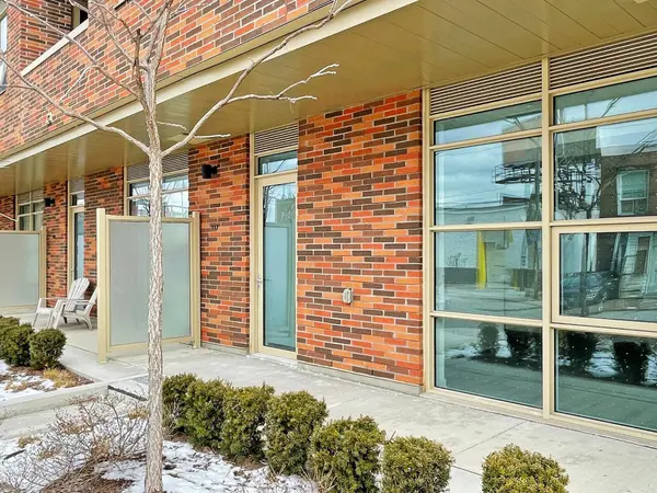 117 Ford ST S #107, Toronto W03, ON M6N 3A2