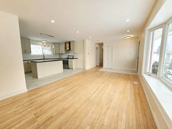 38 Sherry LN #A, South Of Baseline To Knoxdale, ON K2G 3L7